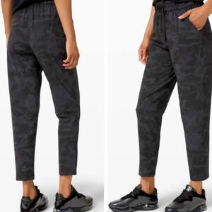 Lululemon Keep Moving Pant 7/8 High Rise Gray & Black Camo Size 14